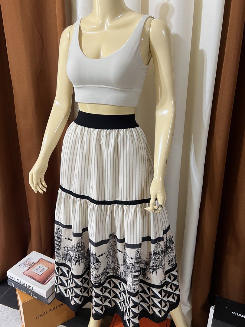 Elegant Skirt (Category: Skirts) located in Cebu City. Submitted by sexyclosetph2.0 (Listing ID 1471181866, Image 3). Description: Like new Fits all Super stretchy Pang mayaman Bagay sa lahat ng top mo No issues Bought from Korea .