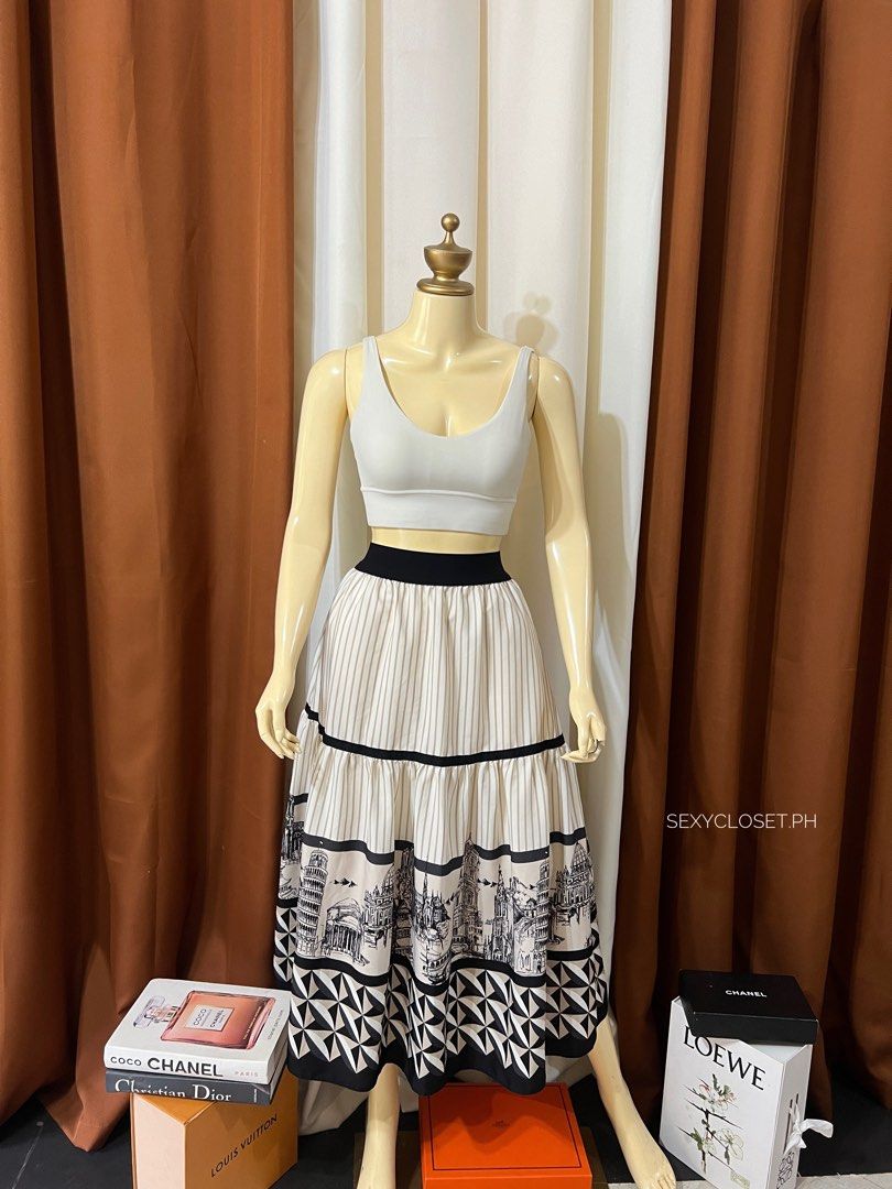 Elegant Skirt (Category: Skirts) located in Cebu City. Submitted by sexyclosetph2.0 (Listing ID 1471181866, Image 1). Description: Like new Fits all Super stretchy Pang mayaman Bagay sa lahat ng top mo No issues Bought from Korea .