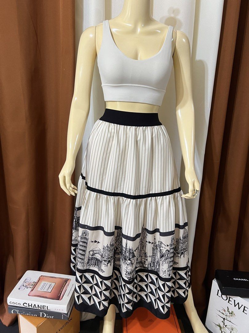 Elegant Skirt (Category: Skirts) located in Cebu City. Submitted by sexyclosetph2.0 (Listing ID 1471181866, Image 2). Description: Like new Fits all Super stretchy Pang mayaman Bagay sa lahat ng top mo No issues Bought from Korea .