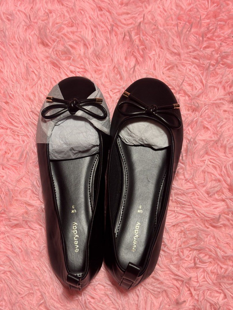 Everyday Black Bow Ballet Flats UK 3 / EU 36 (Category: Flats & Sandals) located in Manila. Submitted by lybearpscl (Listing ID 1471212969, Image 3). Description: THE VERY COLLECTION BRAND IS FROM 🇬🇧 🖤Color: Black 👟 Size: UK 3 / EU 36 ✨Style: Slip-on everyday flats with cute bow and gold hardware tips ❤️‍🔥Condition: Brand new, never worn outside ✨Extras: Original sole sticker and toe stuffing paper intact PRICE IS NEGOTIABLE 🥰 SHIPPING FEE 