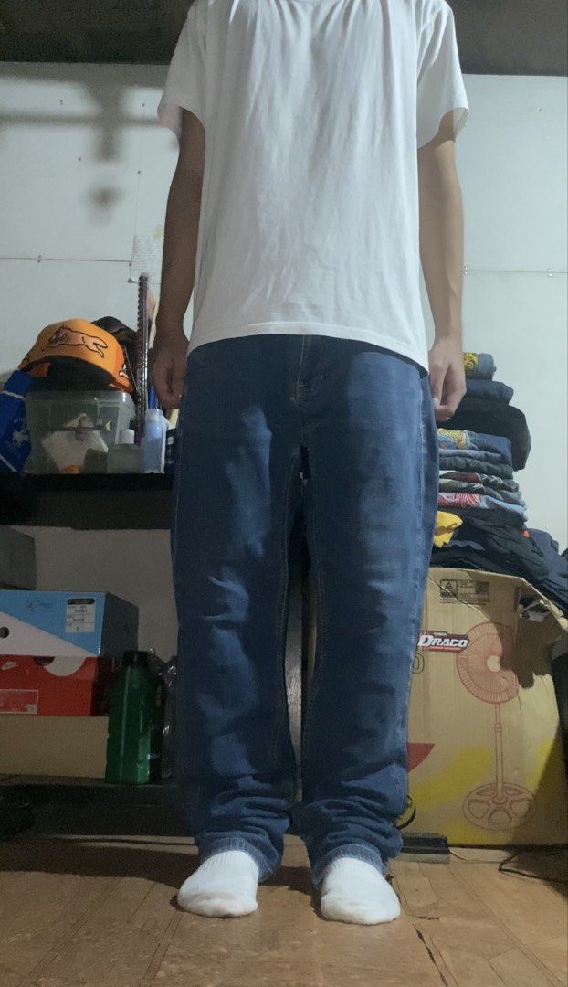 EVISU DAICOCK (Category: Jeans) located in San Mateo. Submitted by miguel08k (Listing ID 1471152254, Image 3). Description: EVISU DAICOCK (SLIM STRAIGHT FIT) W: 32 L: 41 T: 11 H: 7 AUTHENTIC/LEGIT issue: crack prints sa logo .
