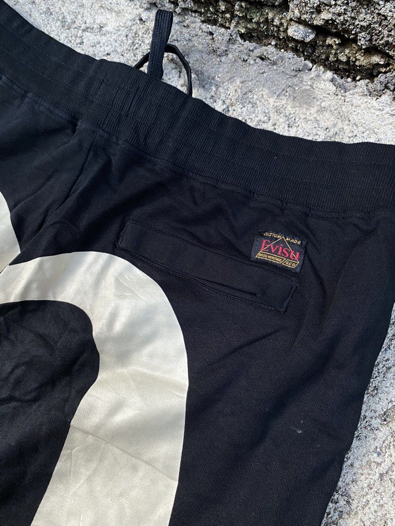 Evisu diacock cotton shorts (Category: Shorts) located in Davao. Submitted by wabadgetthrift (Listing ID 1471199210, Image 2). Description: Size 2XL 35-38 waist, 24 length by inches Good condition, need wash only no major issue.