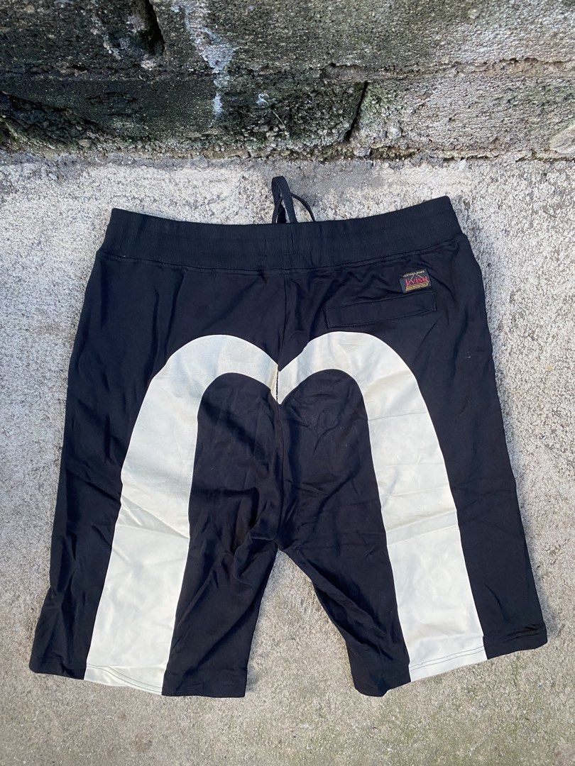 Evisu diacock cotton shorts (Category: Shorts) located in Davao. Submitted by wabadgetthrift (Listing ID 1471199210, Image 1). Description: Size 2XL 35-38 waist, 24 length by inches Good condition, need wash only no major issue.