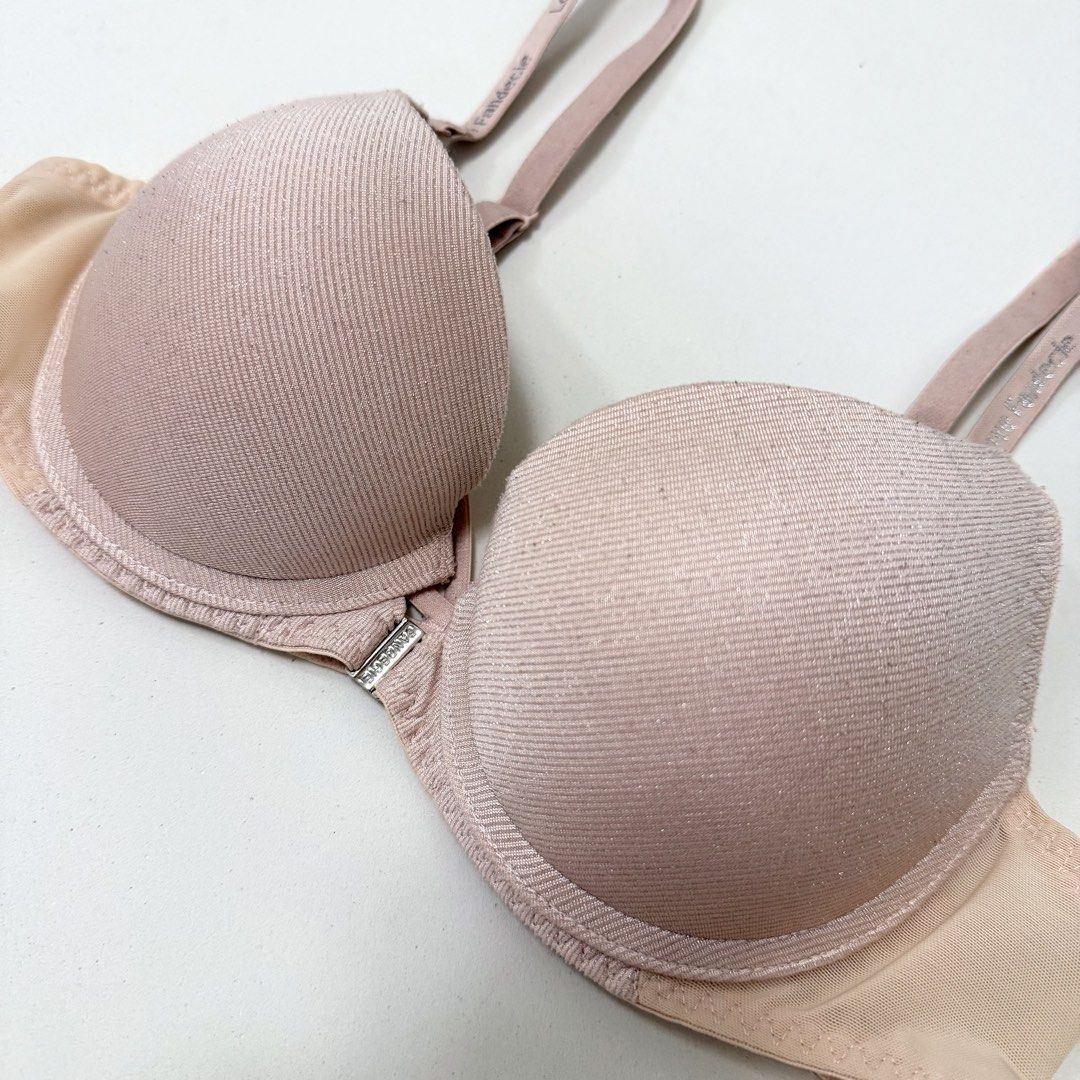 FANDECIE Soft Pink Front-Closure Push-up Bra [32B] (Category: Undergarments & Loungewear) located in Malabon City. Submitted by k_intimates (Listing ID 1471205611, Image 2). Description: Details: • Size 32B / wired / graduated push-up • Need wash only (has dirt on the band) • Fandecie Front-Closure Push-Up Bra featuring a smooth ribbed finish, front clasp design, and branded text straps “Love Fandecie”..
