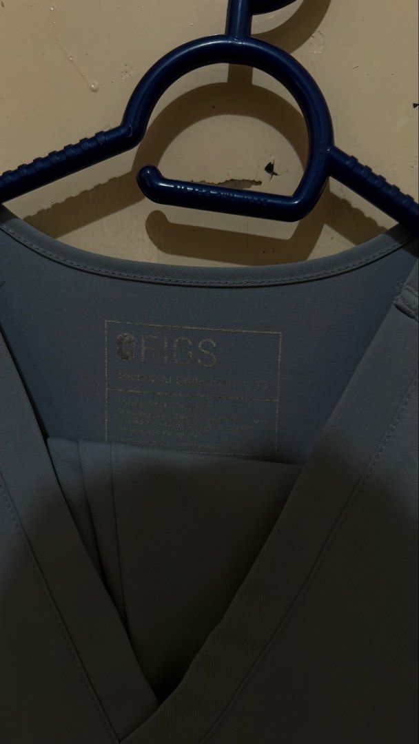 FIGS Scrubs - Dusty blue (Category: Sets or Coordinates) located in Davao. Submitted by tacoling (Listing ID 1471134385, Image 2). Description: FIGS catarina top in XXS zamora like jogger pants in XS/petite no stains rfs: not used - last price posted, discount if 2 items or more.