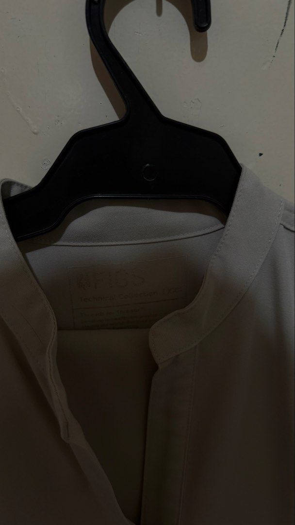 FIGS scrubs in Bone (Category: Sets or Coordinates) located in Davao. Submitted by tacoling (Listing ID 1471134699, Image 2). Description: - Brand: FIGS Technical Collection - Color: Bone - Size: XXS rafaela top, Xs/petite zamora HW bottoms - Top Details: Mandarin collar, front slit, short cap sleeves - Pant Details: Elastic drawstring waistband, ribbed cuffs, functional pockets with zippered cargo pocket - rfs: not used.