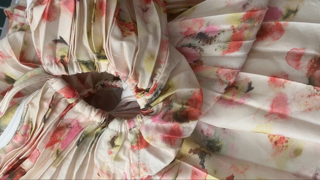 Floral Pleated Flowy Dress (Category: Dresses) located in Trece Martires City. Submitted by imwelllovedvintage (Listing ID 1471189823, Image 2). Description: Floral Pleated Flowy Backless Dress •mabigat tela •used once •fits bust bigger than 34 •will send dimension upon request.