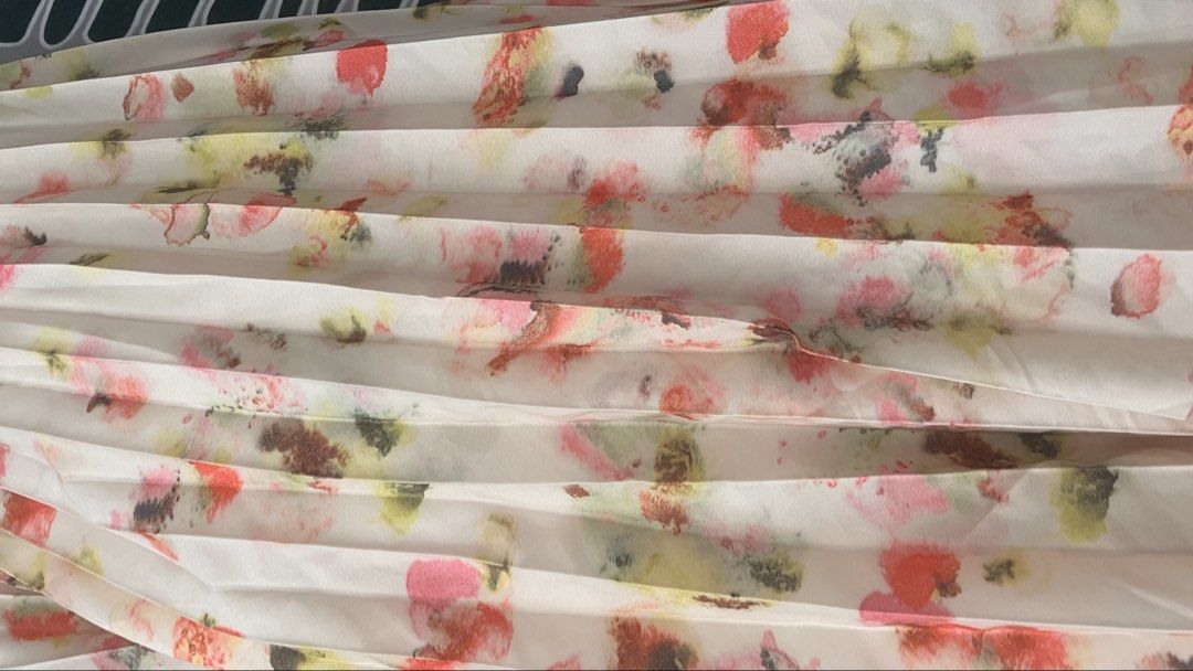 Floral Pleated Flowy Dress (Category: Dresses) located in Trece Martires City. Submitted by imwelllovedvintage (Listing ID 1471189823, Image 3). Description: Floral Pleated Flowy Backless Dress •mabigat tela •used once •fits bust bigger than 34 •will send dimension upon request.