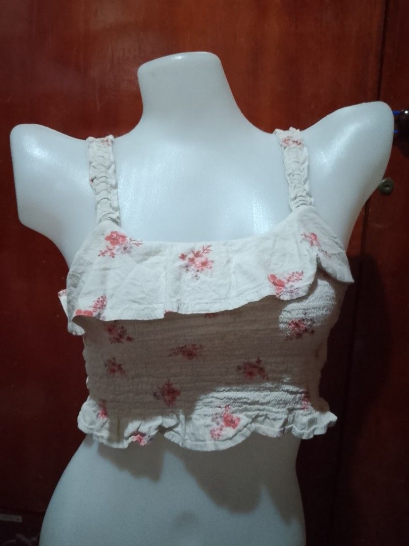 Floral Smocked Crop Top (Category: Blouses) located in Batangas. Submitted by sheenx.09 (Listing ID 1471253288, Image 1). Description: - Brand: Wonder Nation - Size: L (Kids 10-12) xs to s only - Color: White with pink floral print 😍 - Design: Square neckline, ruffle trim, textured straps, and stretchy smocked bodice 💛 - Condition: Brand new / Excellent - Perfect for: Summer outfits, easy to pair with high-waisted jeans or skirts 😃 - Made in t