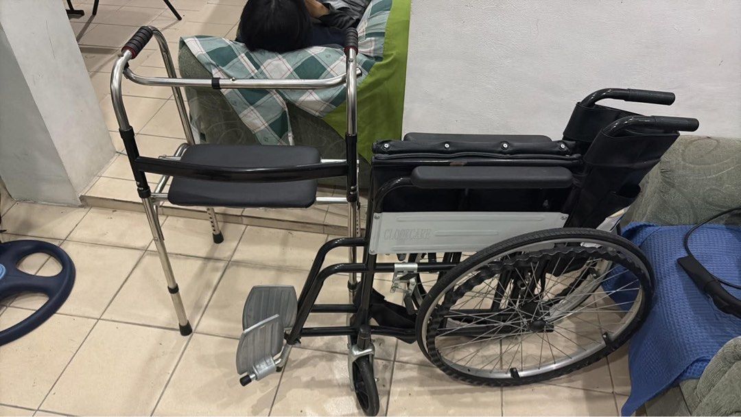 Foldable wheelchair and mobility walker bundle (Category: Wheelchairs) located in Quezon City. Submitted by beberethhhh (Listing ID 1471173559, Image 1). Description: .