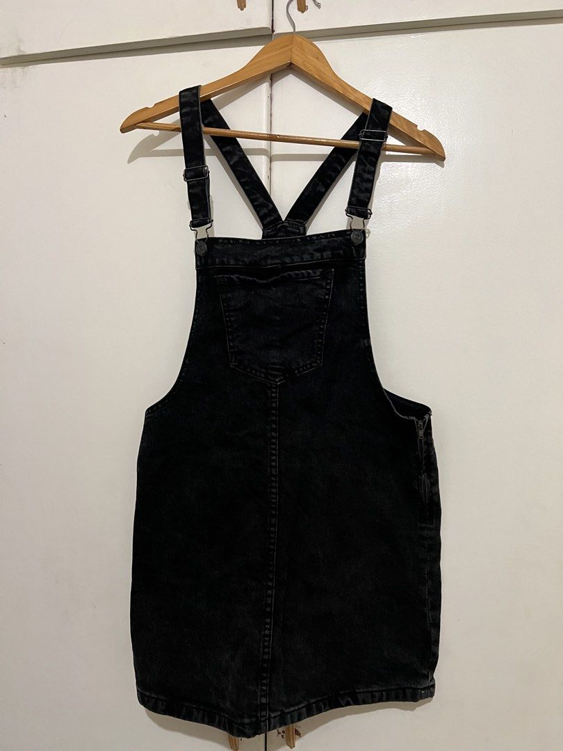 Forever 21 black denim overall dress (Category: Dresses) located in Pasig City. Submitted by kirstenswardrobe (Listing ID 1471242437, Image 1). Description: - Size S - in good condition - MOP: Gcash 💌 Message for Inquiries!.