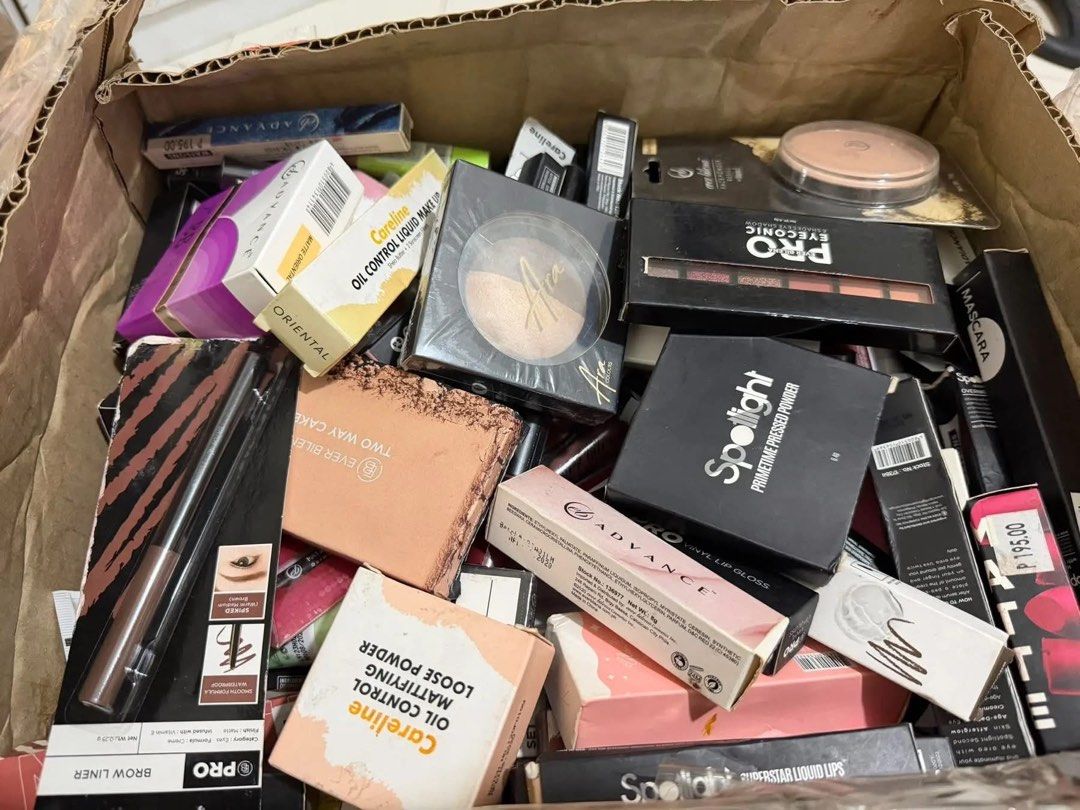 Free Assorted Makeup (Category: Makeup) located in Manila. Submitted by luckieeecharmieezz (Listing ID 1471178851, Image 1). Description: - Mall pull outs - Includes face powders, eyeshadow palettes, brow liners, and liquid lip products - Great bundle for everyday looks or beginners - What you see in the photos is what you get - Per batch to be delivered. - Shipping Fee not included. - 10 items minimum..