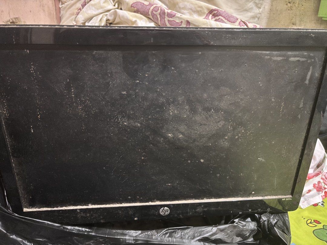 fs monitor screen as is (Category: Monitor Screens) located in Bacoor. Submitted by iyazxui (Listing ID 1471198788, Image 1). Description: selling as junk / as is, with ac adapter last time we tried, it was working but sinira ng kapatid ko yung system unit so pang cctv na lang siya hanggang sa di na talaga nagagamit.