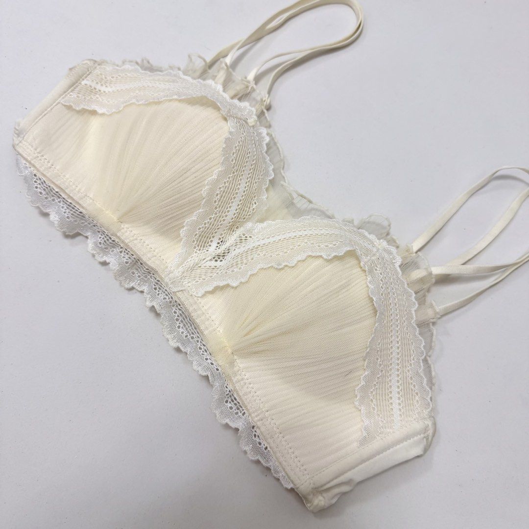 GAINREEL Seashell Pleated Lace Push-up Bra [34AB] (Category: Undergarments & Loungewear) located in Malabon City. Submitted by k_intimates (Listing ID 1471200992, Image 2). Description: Details: • Size 34AB / wireless / push-up • Like new • Gainreel Seashell Pleated Lace Bra in ivory white features a delicate seashell-inspired fan design with soft scallop-lace trim along the neckline and bottom band..