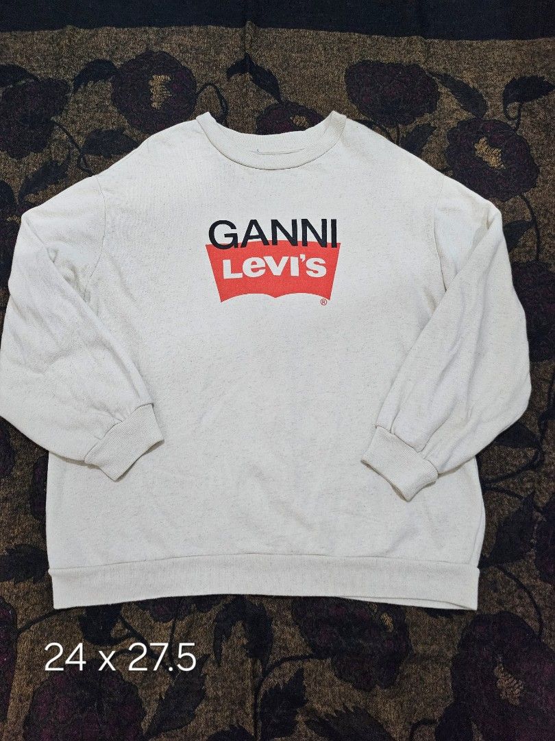 GANNI x Levi’s Embossed Logo Crewneck Pullover (Category: Coats, Jackets and Outerwear) located in Candelaria. Submitted by bentablesetc (Listing ID 1471264370, Image 1). Description: GANNI x Levi’s Embossed Logo Crewneck Pullover 24" x 27.5" Color: Oatmeal / Light Heather Grey 1200 shipped MOP: Gcash Courier: J&t Loc: Candelaria Quezon.