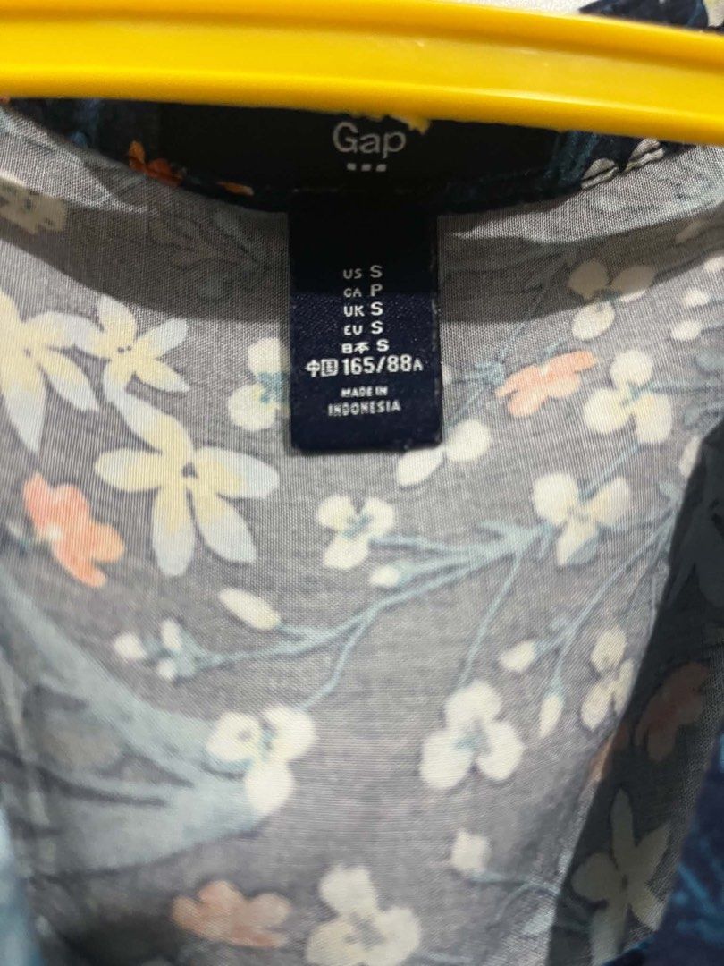 GAP Blue Floral Dress (Category: Dresses) located in Manila. Submitted by jhcollections (Listing ID 1471197808, Image 3). Description: GAP Blue Floral Sleeveless Dress - small on tag but can fit up to medium - with waist tie - actual photos posted - j&t / grab/ lalamove.