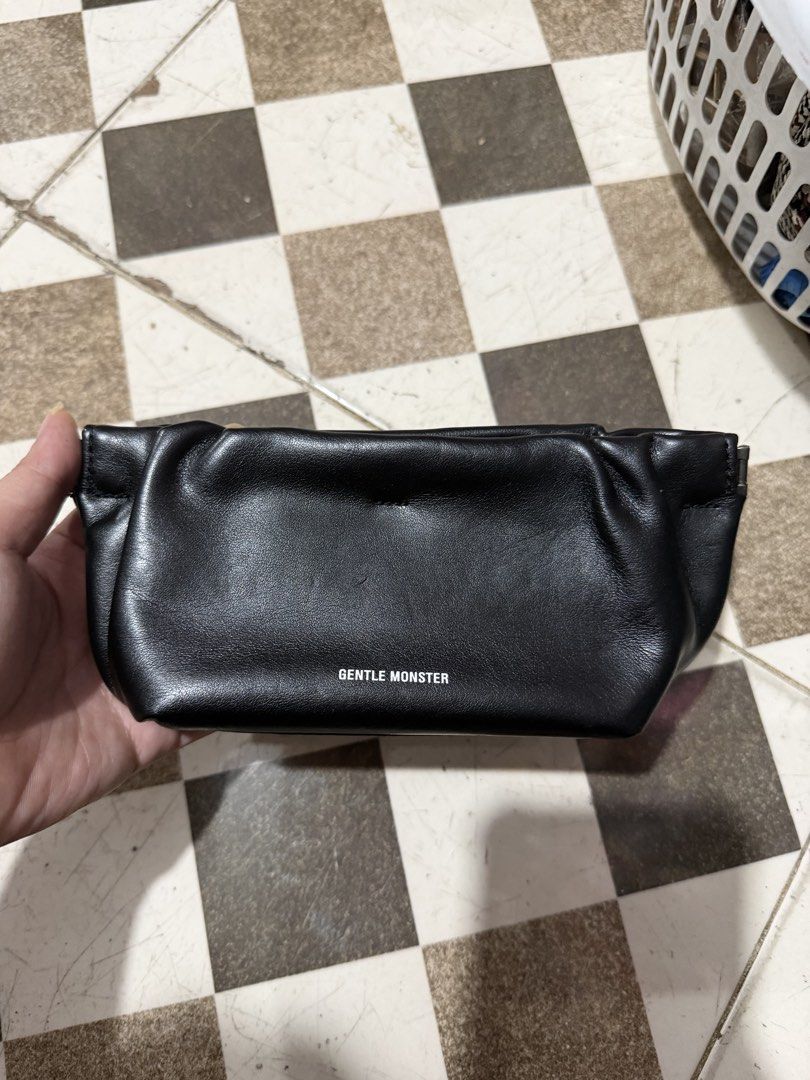 gentle monster pouch (Category: Purses & Pouches) located in Quezon City. Submitted by mariamaharba7798 (Listing ID 1471218061, Image 1). Description: lagayan ng sunglasses .