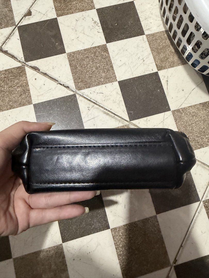 gentle monster pouch (Category: Purses & Pouches) located in Quezon City. Submitted by mariamaharba7798 (Listing ID 1471218061, Image 3). Description: lagayan ng sunglasses .