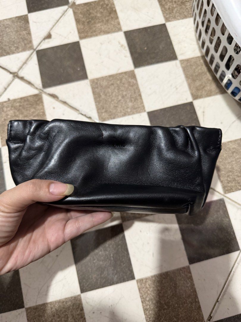 gentle monster pouch (Category: Purses & Pouches) located in Quezon City. Submitted by mariamaharba7798 (Listing ID 1471218061, Image 2). Description: lagayan ng sunglasses .