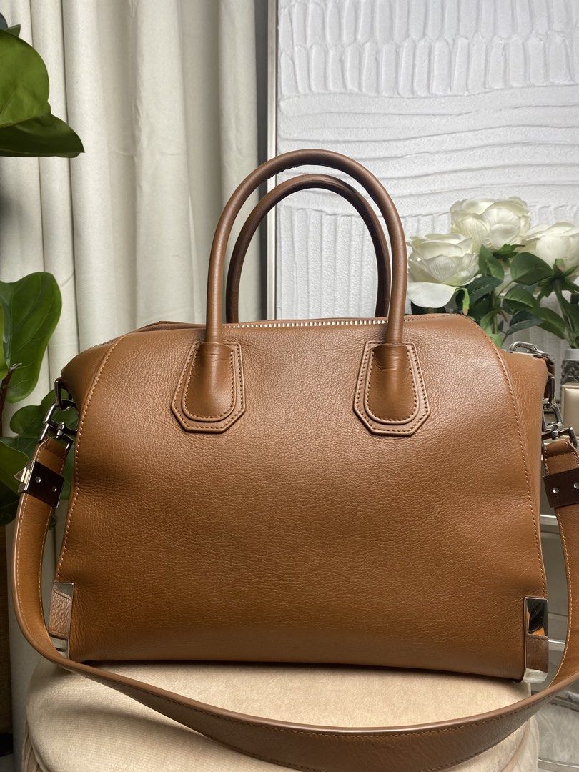 Givenchy Antigona Brown (Category: Announcements) located in Manila. Submitted by eliseohana (Listing ID 1471129491, Image 2). Description: .