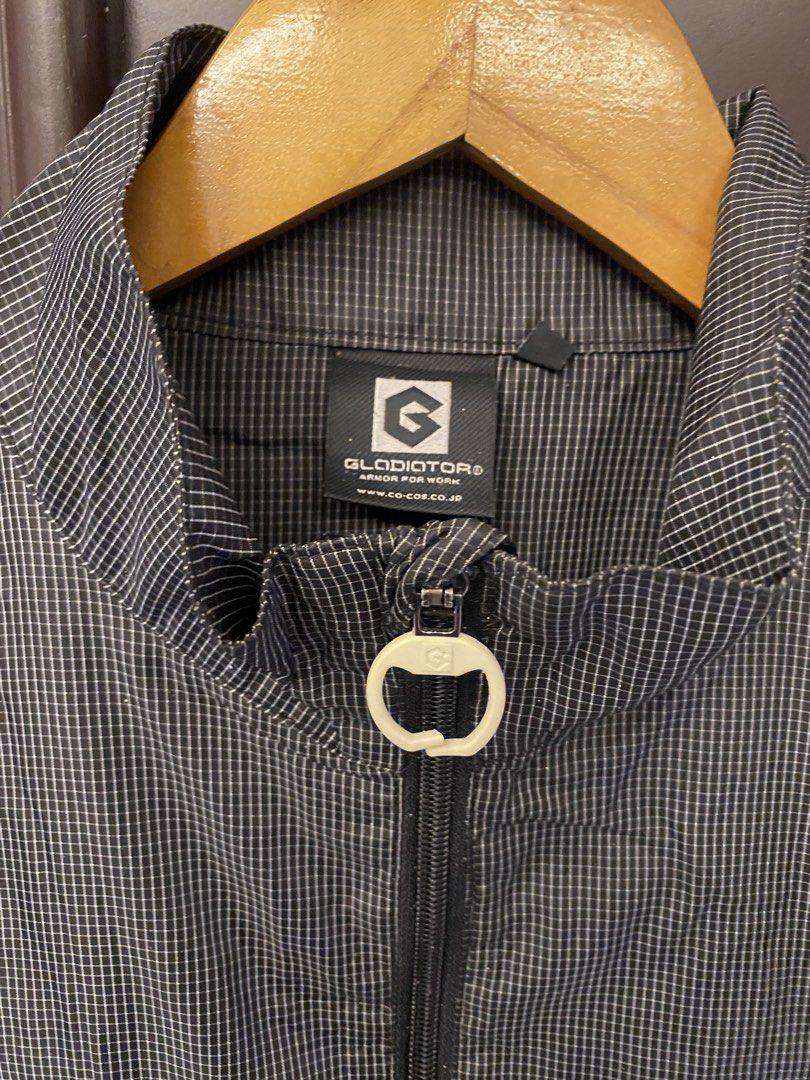Gladiator Windbreaker (Category: Coats, Jackets and Outerwear) located in Kota Bharu. Submitted by cun_sakura (Listing ID 1471187021, Image 2). Description: Jacket siap basuh dobi bole combo mana2 item kondisi seperti dalam gambar P21 L26.