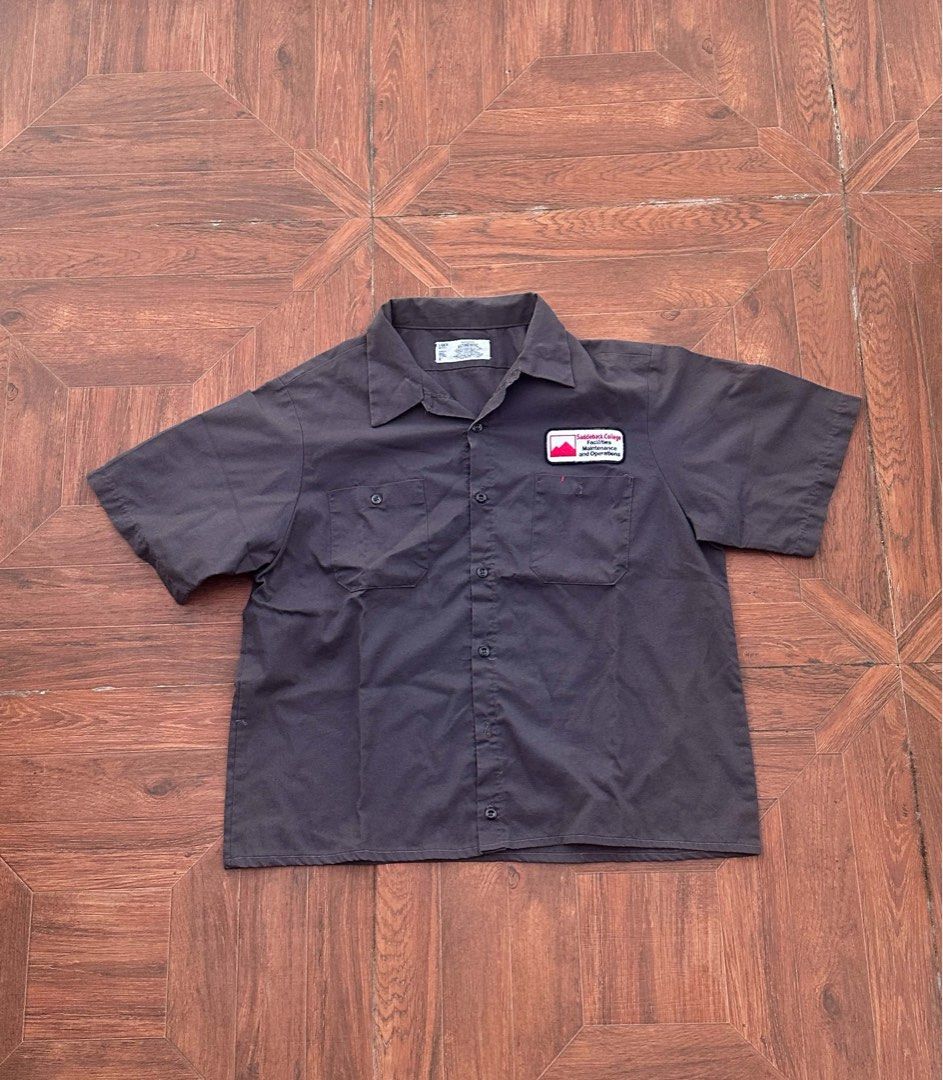 Gray Cropped Workwear Polo (Category: Tshirts & Polo Shirts ) located in Batangas. Submitted by n.cadacio (Listing ID 1471162851, Image 1). Description: L25xw23 Delivery: Flash/JNT Meetup: Sta Rosa Nuvali/Sm Lipa only .