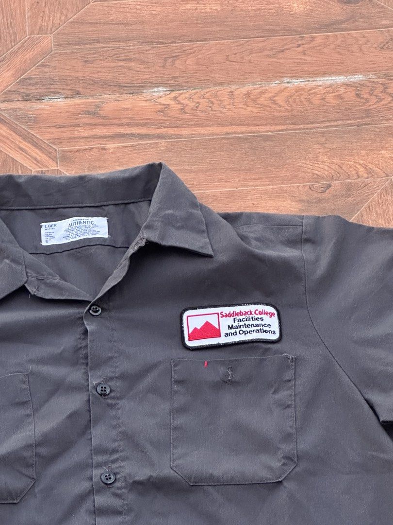 Gray Cropped Workwear Polo (Category: Tshirts & Polo Shirts ) located in Batangas. Submitted by n.cadacio (Listing ID 1471162851, Image 3). Description: L25xw23 Delivery: Flash/JNT Meetup: Sta Rosa Nuvali/Sm Lipa only .