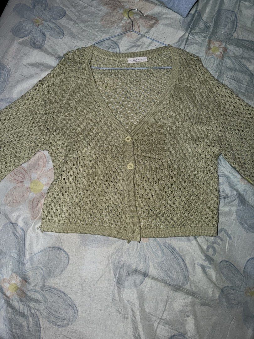 GREEN CARDIGAN TOP (Category: Coats, Jackets and Outerwear) located in Makati City. Submitted by inxdnl (Listing ID 1471249322, Image 1). Description: XL BODY IN GOOD CONDITION CAN SEND WHEN WORN NO DAMAGE OR FLAW CAN SHIP ASAP .