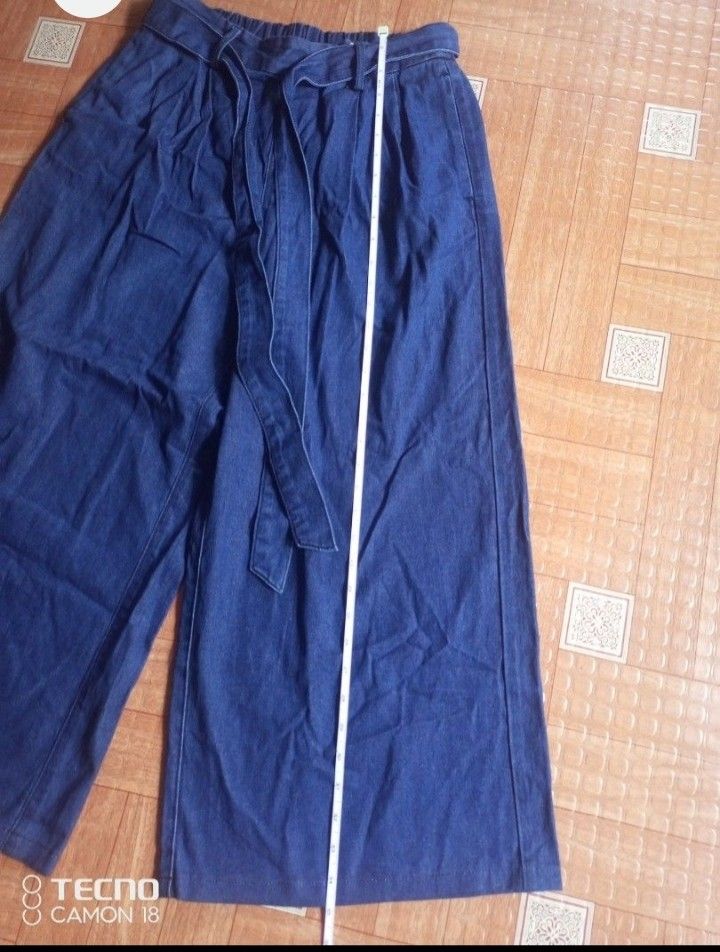 GU Denim Wideleg Pants Size: XL (Category: Other Bottoms) located in Navotas City. Submitted by vanilla_sandalwood (Listing ID 1471273392, Image 3). Description: -Brand: GU -Like New -Size: XL -Color: Blue -Fabric Denim -Wide leg pAnts.