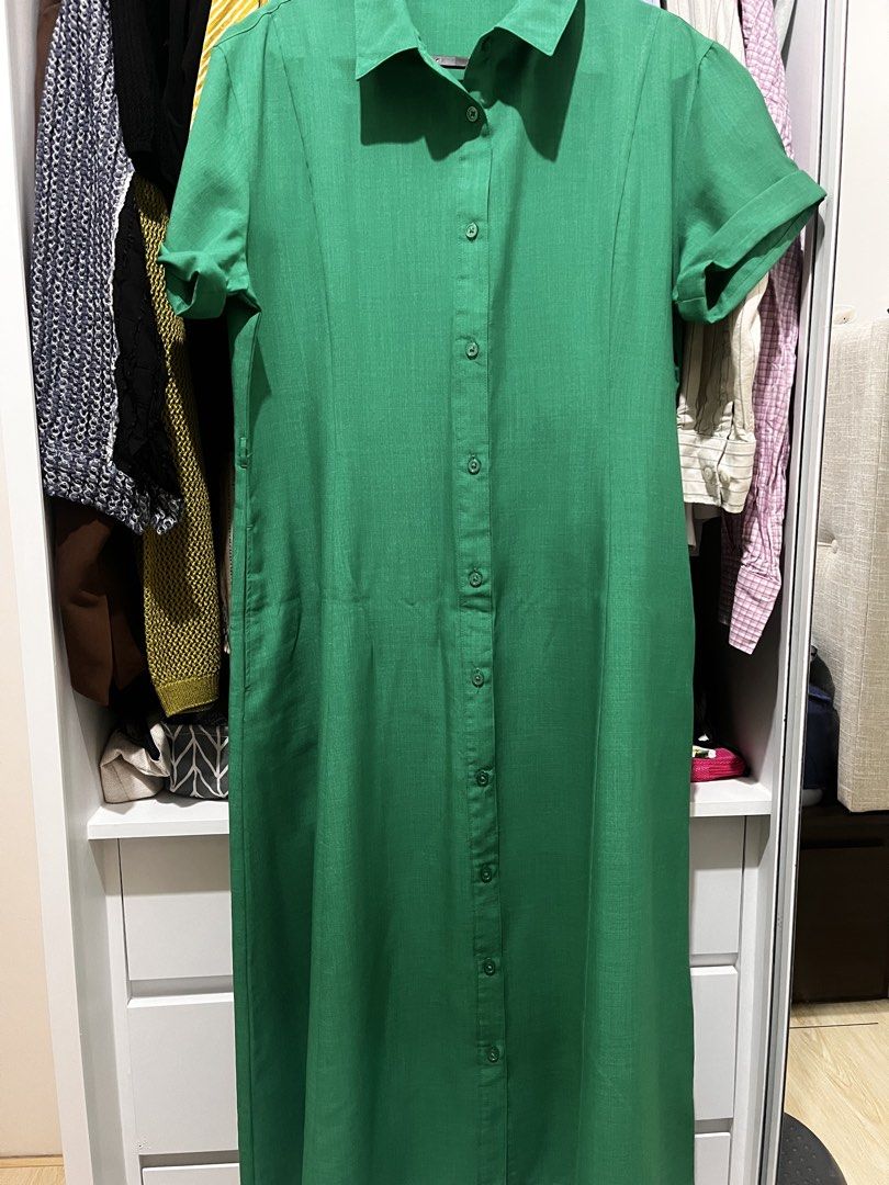 GU Linen Green Dress (Category: Dresses) located in Manila. Submitted by chicosstudio (Listing ID 1471250658, Image 3). Description: Flaw: belt missing but with belt slots intact.