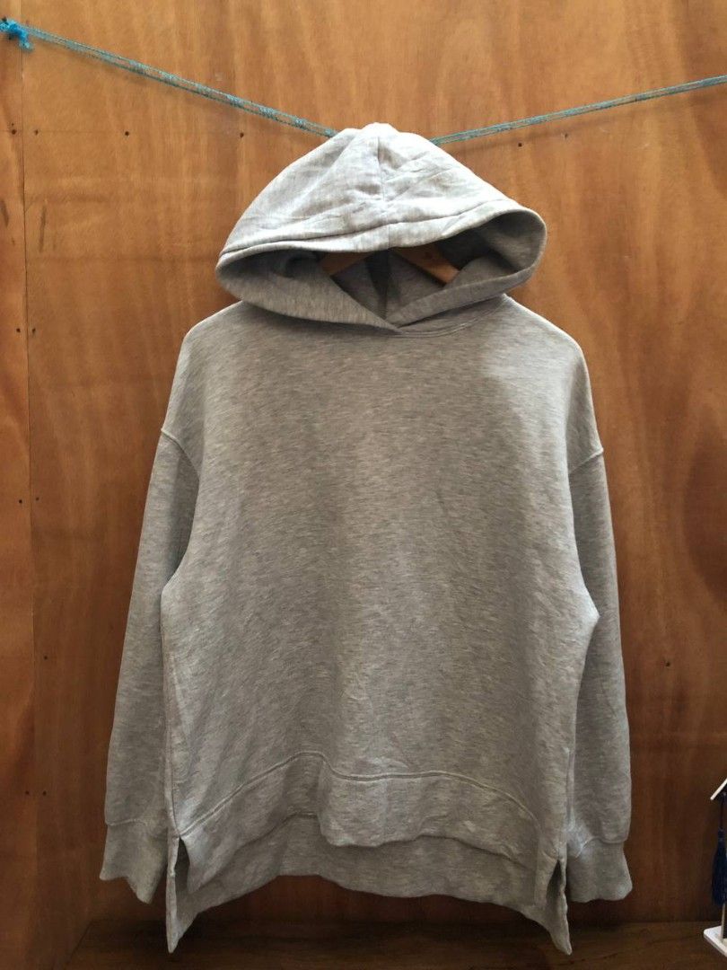 GU SWEATSHIRT HOODIE (Category: Hoodies) located in Baganga. Submitted by alvicthiftss (Listing ID 1471262409, Image 1). Description: GU SWEATSHIRT HOODIE SIZE-S 22×24 NO ISSUE🚫 EXCELLENT CONDITION COLOR RATE 10/10 COLOR MAY VARY DUE TO LIGHTING DM ME FOR MORE DETAILS..