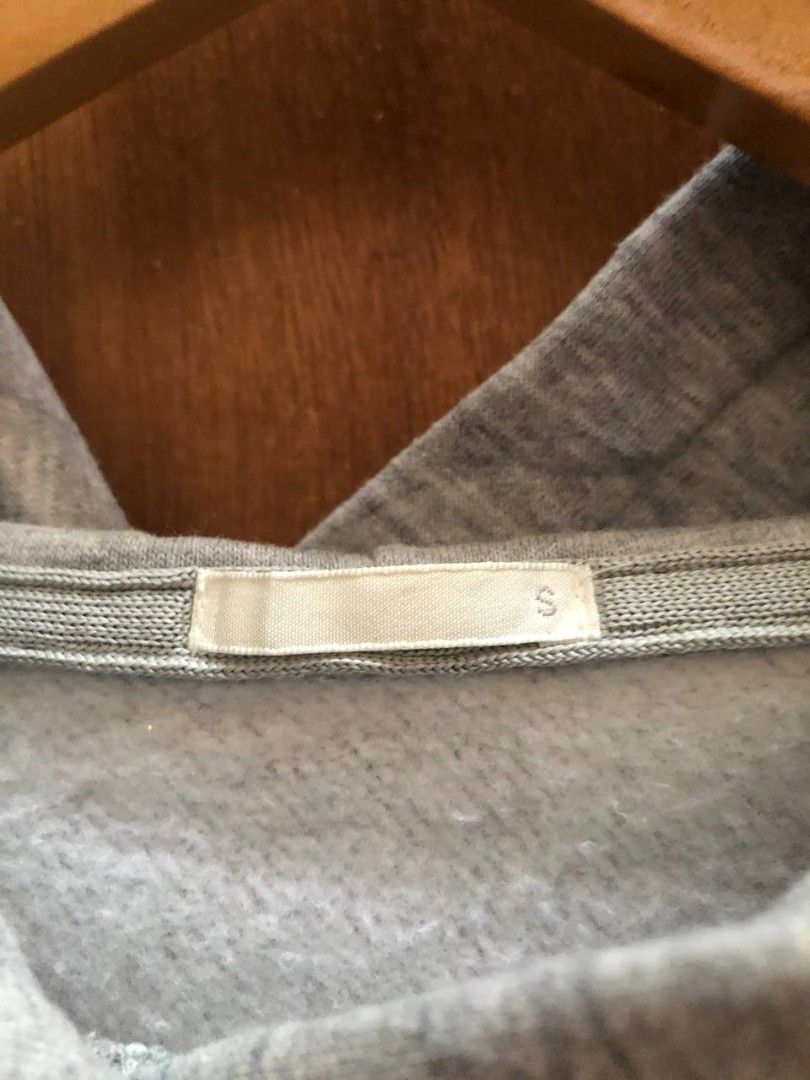 GU SWEATSHIRT HOODIE (Category: Hoodies) located in Baganga. Submitted by alvicthiftss (Listing ID 1471262409, Image 2). Description: GU SWEATSHIRT HOODIE SIZE-S 22×24 NO ISSUE🚫 EXCELLENT CONDITION COLOR RATE 10/10 COLOR MAY VARY DUE TO LIGHTING DM ME FOR MORE DETAILS..