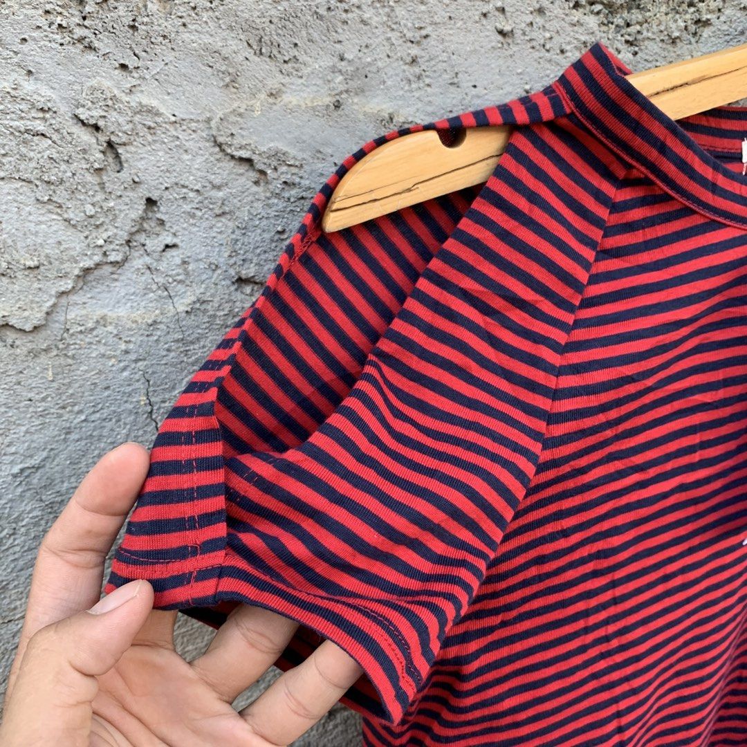 GU Women stripes top (Category: Shirts) located in Manila. Submitted by _thrift.clothes._ (Listing ID 1471134233, Image 3). Description: Size:Small W:15 L:21.