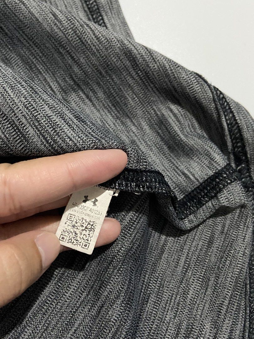 Heathered Gray Under Armour Drifit Shirt (Category: Activewear) located in Davao. Submitted by sb.thriftwear (Listing ID 1471155435, Image 3). Description: Size: Large in women Medium in men Dimensions: W- 20” L- 27” Issue: None. Good as new (sobrang ganda ng tela neto) Color may vary due to lighting. ⚠️All items are thrifted. Please manage your expectations..