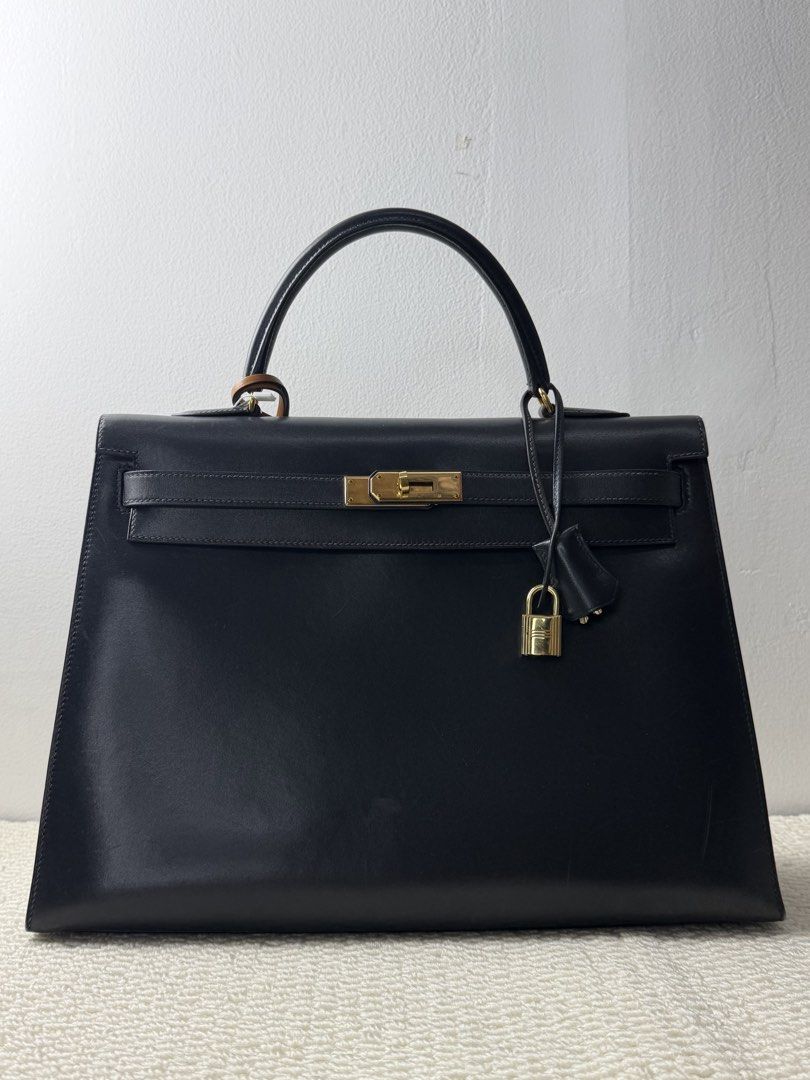 Hermès Kelly Sellier Black (Category: Shoulder Bags) located in Manila. Submitted by corte.collection (Listing ID 1471137722, Image 1). Description: 👜 This is a preloved bag, you might see some very light scratches, but it has no interior issues, it is in very good condition. 📍 Inspect the bag yourself, visit us @ Makati City 📲 Follow us on FB, IG, Tiktok: Corté / corte.collection 📩 DM for inquiries .