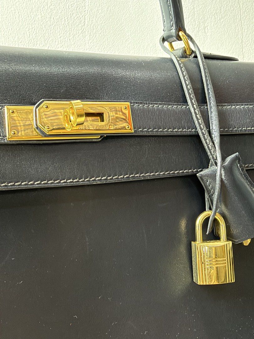 Hermès Kelly Sellier Black (Category: Shoulder Bags) located in Manila. Submitted by corte.collection (Listing ID 1471137722, Image 2). Description: 👜 This is a preloved bag, you might see some very light scratches, but it has no interior issues, it is in very good condition. 📍 Inspect the bag yourself, visit us @ Makati City 📲 Follow us on FB, IG, Tiktok: Corté / corte.collection 📩 DM for inquiries .