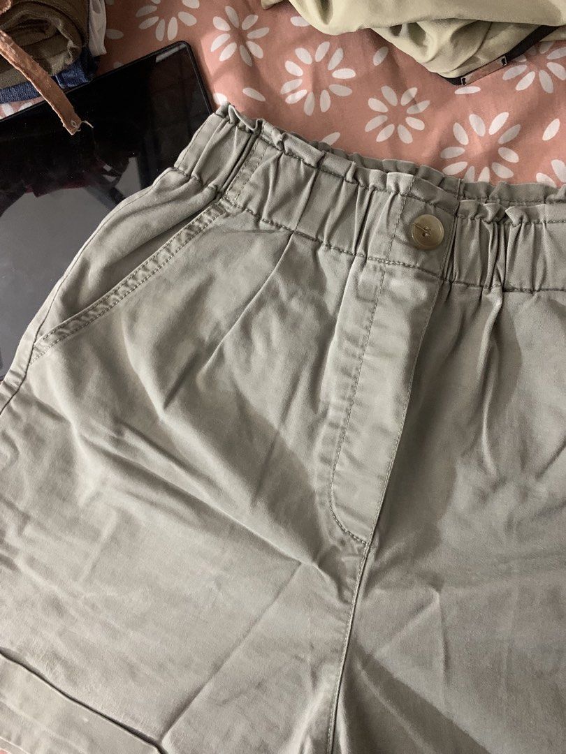 High Waisted Short Olive (Category: Shorts) located in Manila. Submitted by _uniefinds (Listing ID 1471274018, Image 3). Description: ♡ Fits Small to Medium ୨ৎ MOP: GCash / Maya ୨ৎ MOD: J&T / Lalamove ୨ৎ SF: Shouldered by the buyer ୨ৎ DM me if interested or for inquiries! ♡ 📍 Sta. Mesa 🎀.