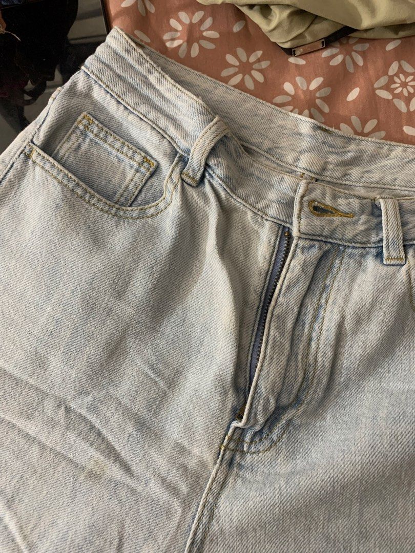 High Waisted Wash Short (Category: Shorts) located in Manila. Submitted by _uniefinds (Listing ID 1471273663, Image 2). Description: ♡ Fits Small to Medium ୨ৎ MOP: GCash / Maya ୨ৎ MOD: J&T / Lalamove ୨ৎ SF: Shouldered by the buyer ୨ৎ DM me if interested or for inquiries! ♡ 📍 Sta. Mesa 🎀.