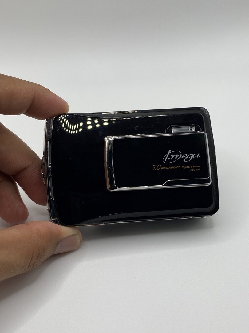 Hitachi i.mega HDC-509(B) (Category: Cameras) located in General Natividad. Submitted by lootsnijay (Listing ID 1471130480, Image 1). Description: Hitachi I.mega HDC-509(B) Inclusion/s: Memory card (1GB), battery & charger Cosmetic: 9/10 Issue/s: Chipped at top part & no cover at port 📍NUEVA ECIJA +shipping fee -Color may vary due to lighting. -Feel free to ask questions or photos..