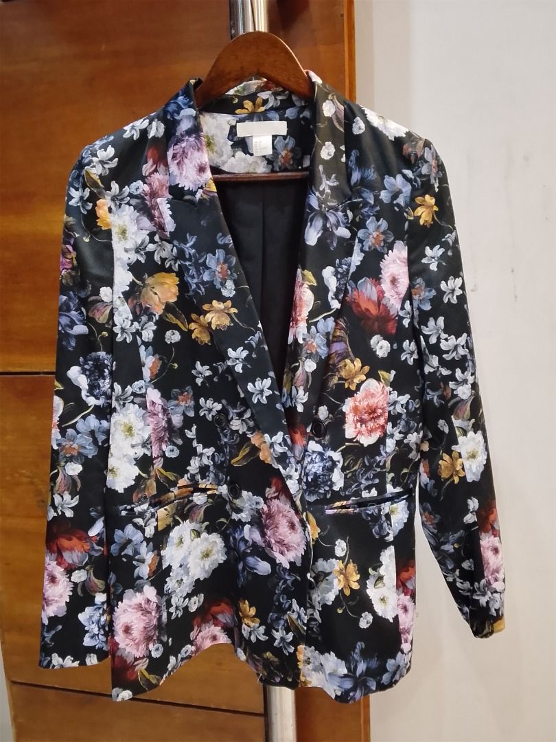 H&M blazer (Category: Coats, Jackets and Outerwear) located in Quezon City. Submitted by kema2191 (Listing ID 1465813454, Image 1). Description: Medium to large.