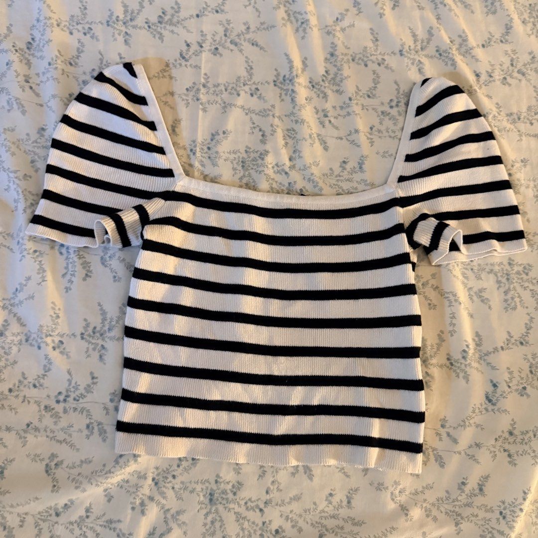 H&M Divided Black and White Striped Square Neck Top (Category: Sleeveless) located in Manila. Submitted by juliarmls (Listing ID 1471147680, Image 2). Description: No issues / flaws In good condition.