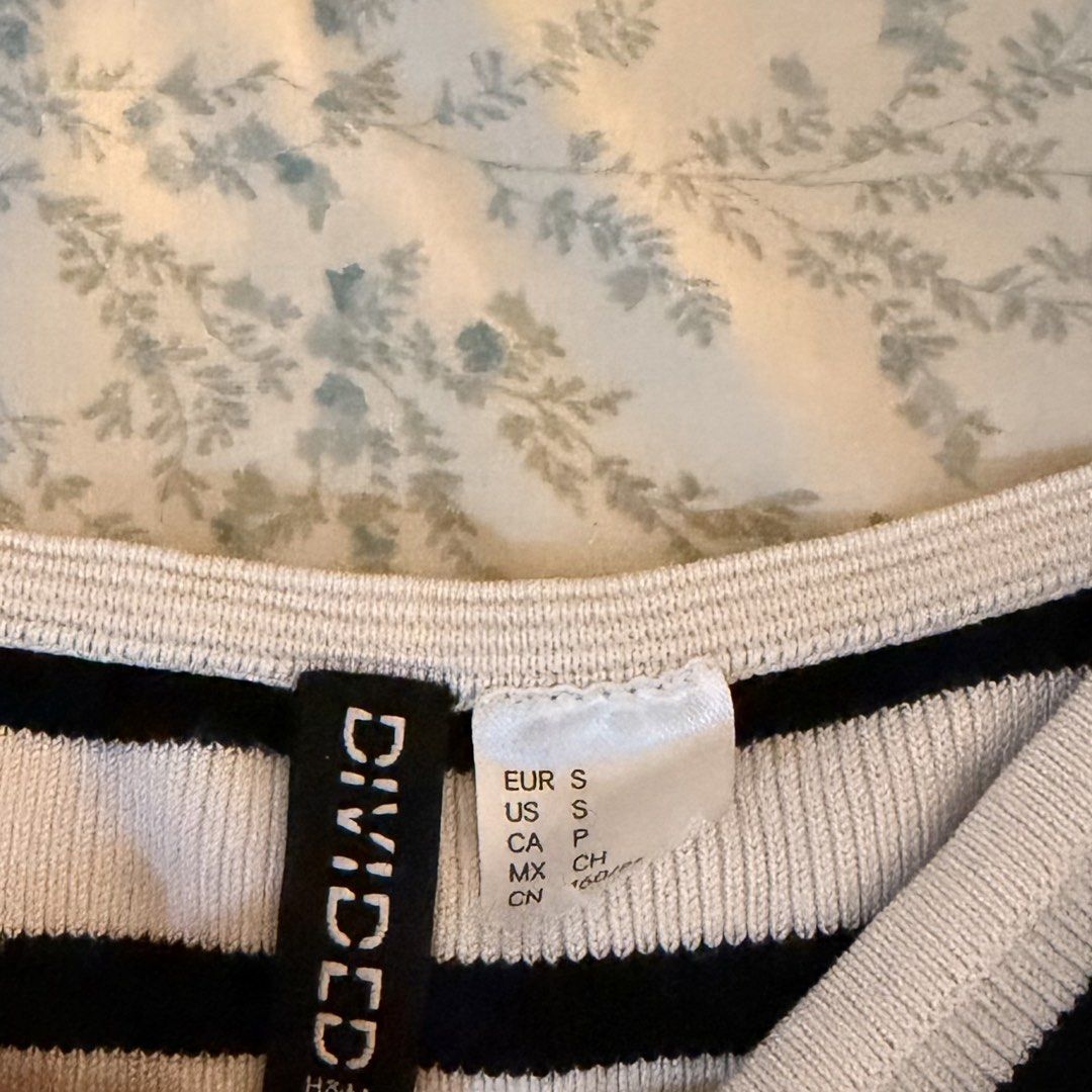 H&M Divided Black and White Striped Square Neck Top (Category: Sleeveless) located in Manila. Submitted by juliarmls (Listing ID 1471147680, Image 3). Description: No issues / flaws In good condition.
