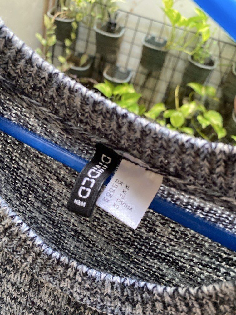 H&M Divided Grey Knit Sweater XL (Category: Longsleeves) located in Muntinlupa City. Submitted by oreonco (Listing ID 1471268573, Image 2). Description: - Brand: H&M Divided - Size: XL - Color: Grey and black marbled - Style: Crew neck, long sleeves, relaxed fit - Material: Soft knit - Condition: Great layering piece for cooler weather.