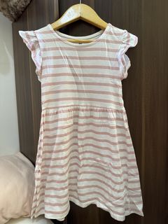 (Category: ) located in . Submitted by martinas.closet (Listing ID 1471155354, Image 1). Description: .