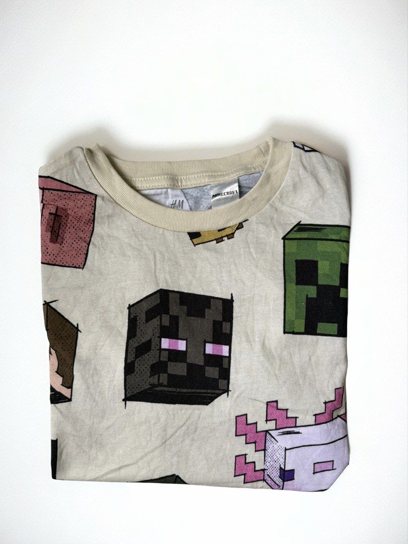 H&M Graphic T-shirt (Category: Babies & Kids Fashion) located in Pasig City. Submitted by thedngsthings (Listing ID 1471281775, Image 3). Description: H&M with tags.