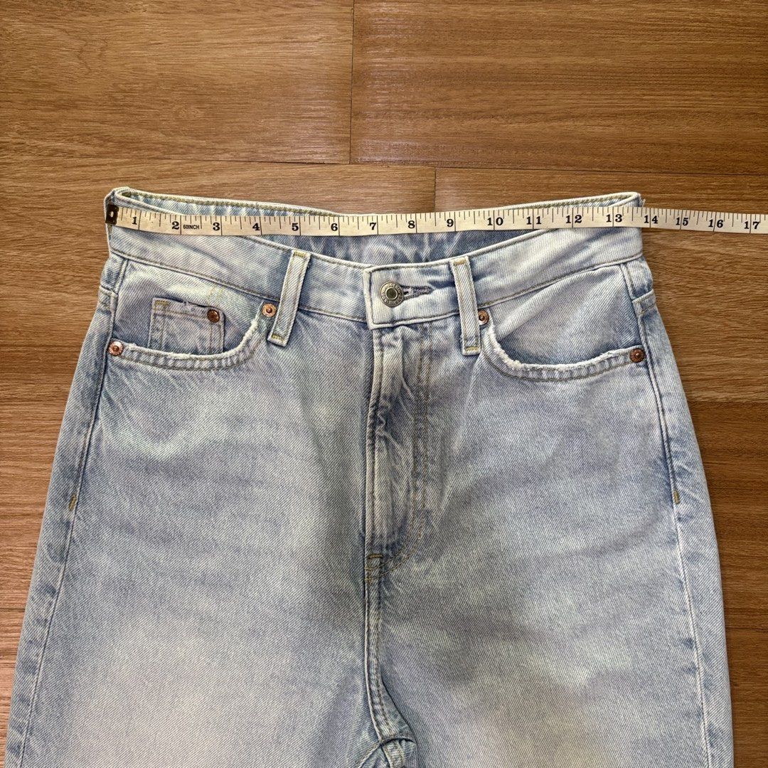 H&M Highwaist Mom Jeans (Category: Jeans) located in Baguio. Submitted by alwaysdeclutter1ng (Listing ID 1471195622, Image 2). Description: .