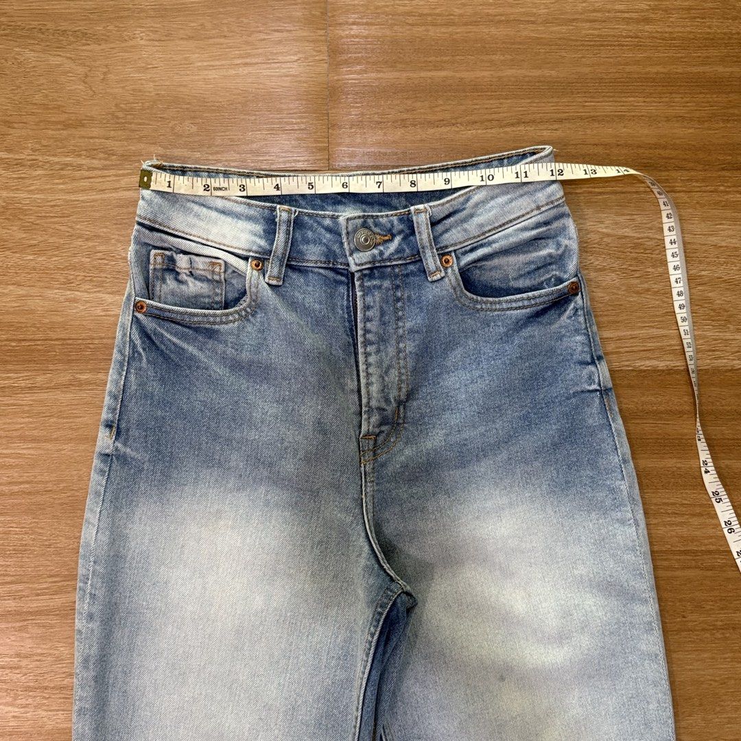 H&M Highwaist Jeans (Category: Jeans) located in Baguio. Submitted by alwaysdeclutter1ng (Listing ID 1471199199, Image 2). Description: .