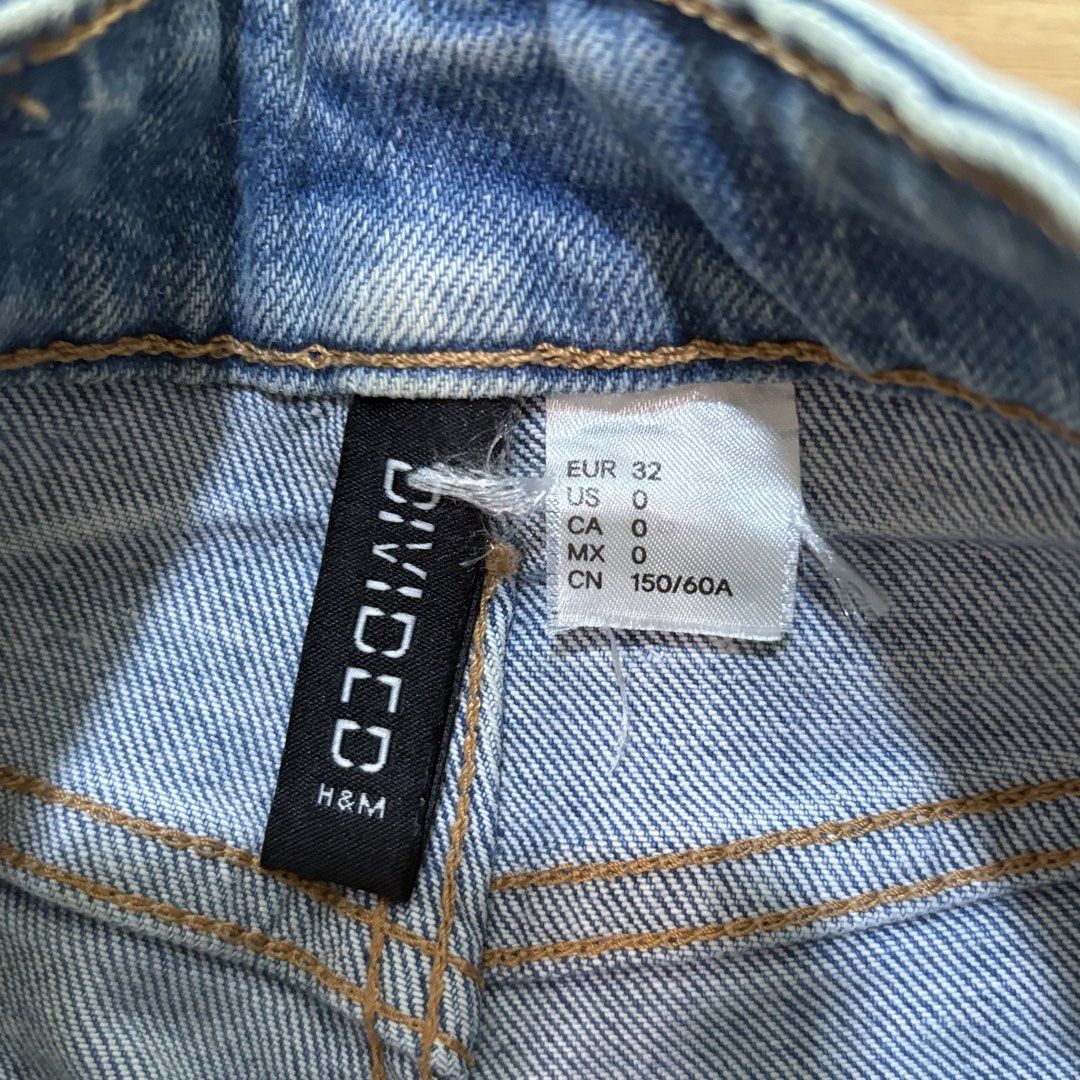 H&M Highwaist Jeans (Category: Jeans) located in Baguio. Submitted by alwaysdeclutter1ng (Listing ID 1471199199, Image 3). Description: .