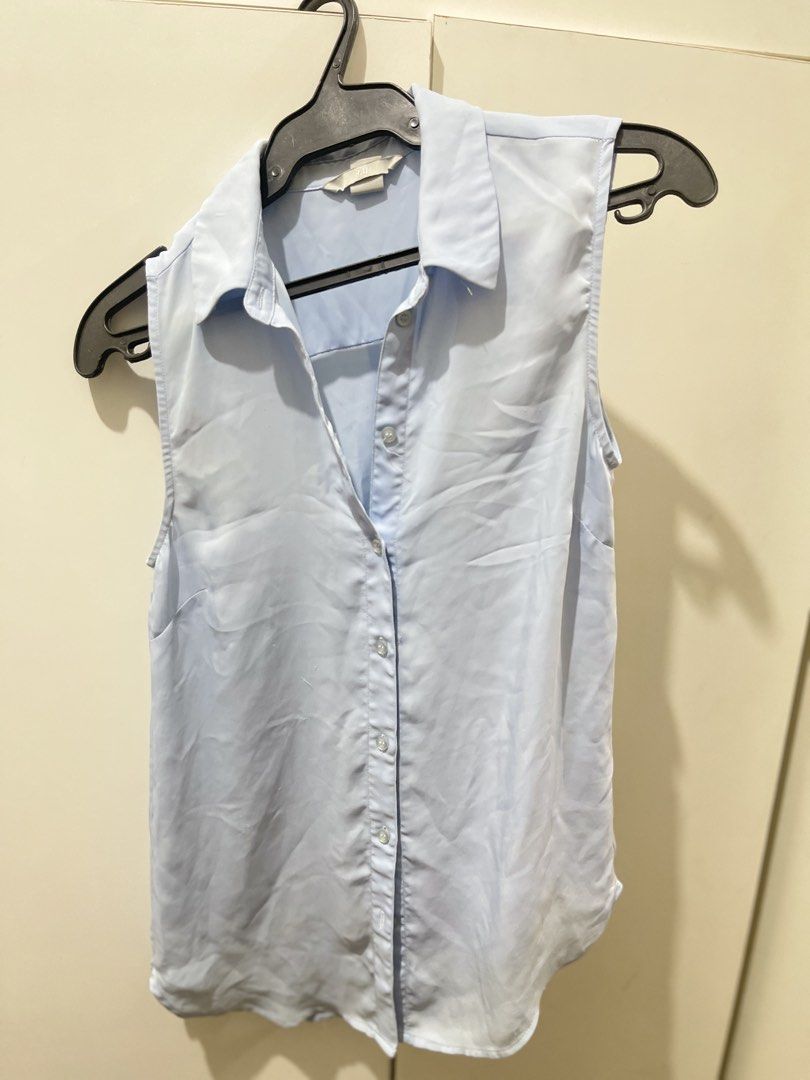 H&M Light Blue Sleeveless Button-Up Blouse (Category: Sleeveless) located in Manila. Submitted by aera_song (Listing ID 1471214399, Image 1). Description: .