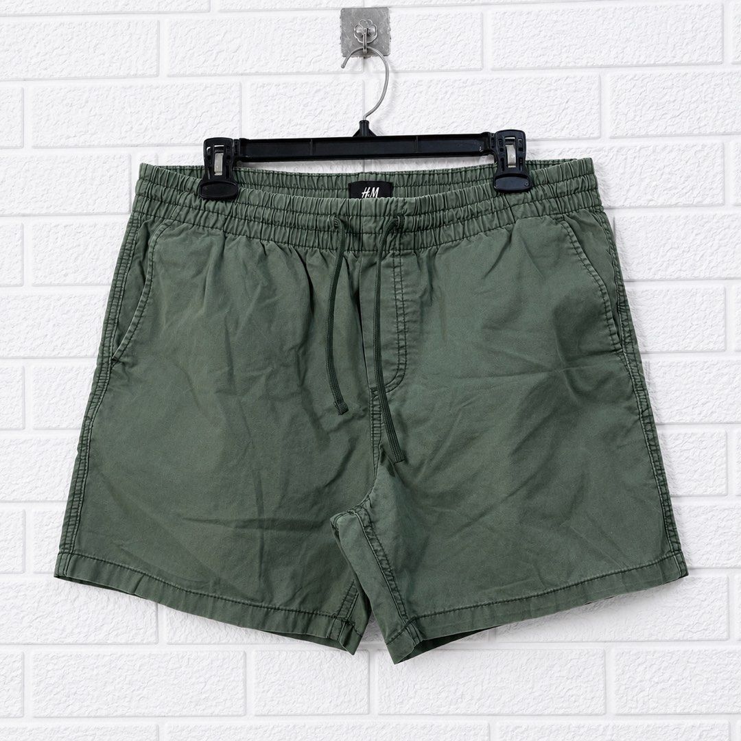 H&M short (Category: Shorts) located in Taguig. Submitted by thriftstar2 (Listing ID 1471279912, Image 1). Description: W 17 L 15 Color rate 9/10 Size M No issue.